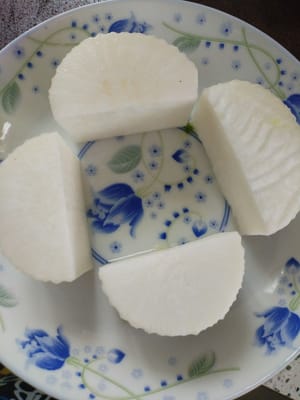 Cortar 500g de rábano en cubos.