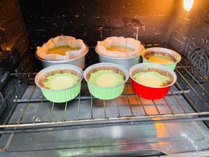 Memanggang dan membentuk: Panaskan oven hingga 220°C (425°F) dengan api atas dan bawah, lalu panggang selama kurang lebih 23 menit. Jika permukaannya terlalu cepat gosong, tutupi dengan kertas aluminium untuk mencegahnya terbakar.