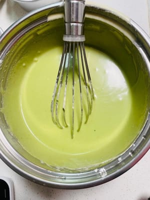 Variasi Dua Warna (opsional): Saya ingin membuat dua warna, jadi pertama-tama saya ambil 80g pasta polos dan sisihkan; jika Anda tidak membuat dua warna, Anda dapat melewatkan langkah ini.