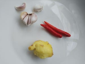 10 g aglio, 10 g zenzero, 5 g peperoncino