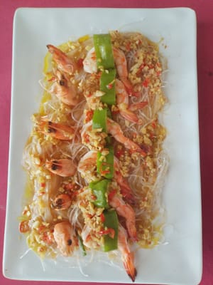 Questo piatto di vermicelli di gamberi al vapore è pronto.