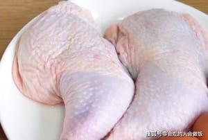 뼈 없는 닭다리 2개