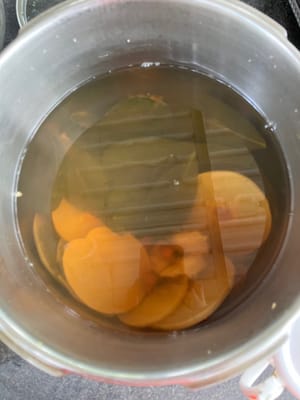 Put everything into a pot of 4 litres water.