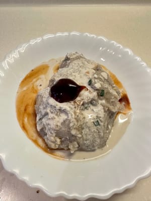 Pour all the seasonings together and stir clockwise until thickened. Then add half a tablespoon of cooking oil and continue stirring clockwise until thickened. Set aside.