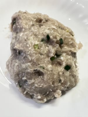 First, I bought the minced carp meat and seasoned it.