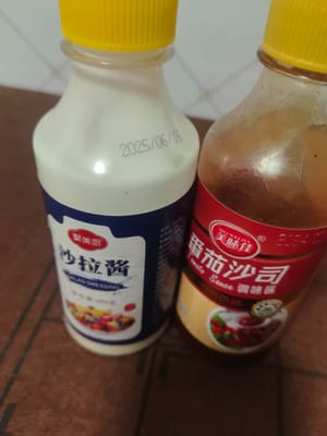 15 g di salsa di pomodoro e condimento per insalata