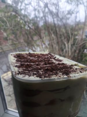 조리가 완료되면 위에 코코아 가루를 뿌려주세요.