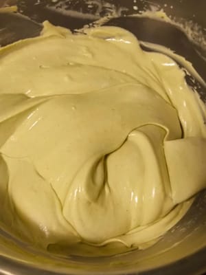 질감과 색깔이 일정해지면 잠시 옆에 두세요.