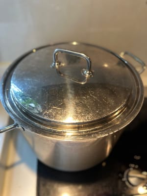 中火で3時間煮込む