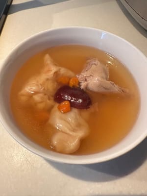 魚の浮袋と鳩のスープの煮込み