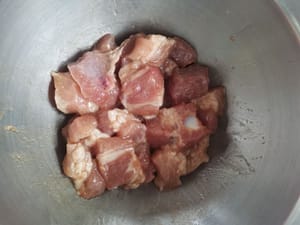 then season (salt, sugar, soy sauce, pepper powder, tapioca flour and oil, then let stand for 1 hour so that the spices are absorbed
