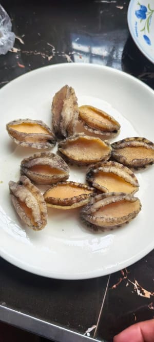 หอยเป๋าฮื้อแกะเปลือก 10 ตัว