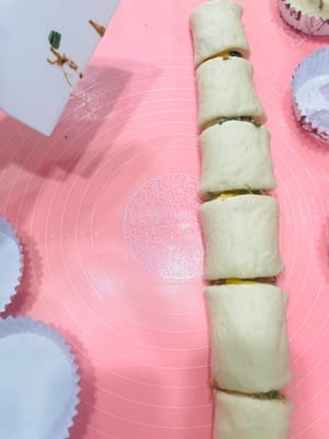 Membentuk (Versi Roti Kecil)
Awalnya saya berencana memberikan