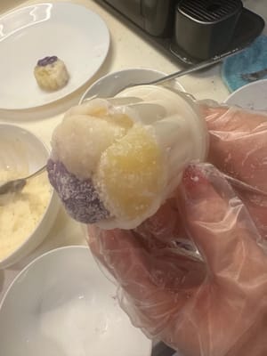 แล้วใส่ลงในพิมพ์ขนมไหว้พระจันทร์