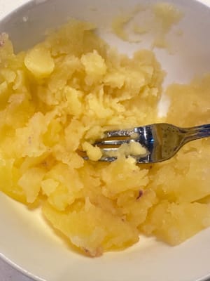 เช่นเดียวกัน ให้บดมันเทศและมันฝรั่ง