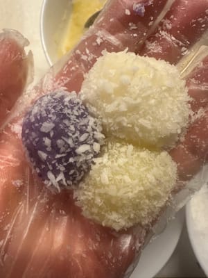 โรยหน้าด้วยมะพร้าวขูดฝอย