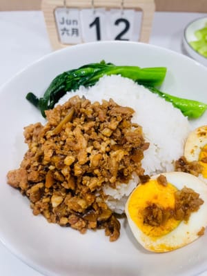 The fragrant braised pork with mushrooms and shallots