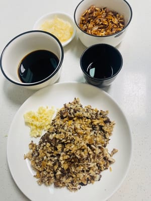 Prepare soy sauce, cooking wine, diced mushrooms, minced garlic, and fried scallion oil.