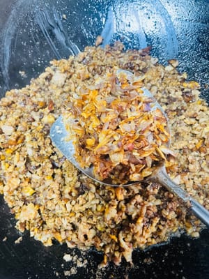 下蔥油蘇翻炒。
