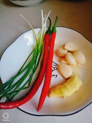 10 g rote Paprika, 10 g Knoblauch, 5 g Ingwer, 5 g Sellerie