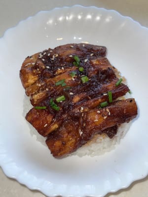 完成后，盛在米饭上即可享用！