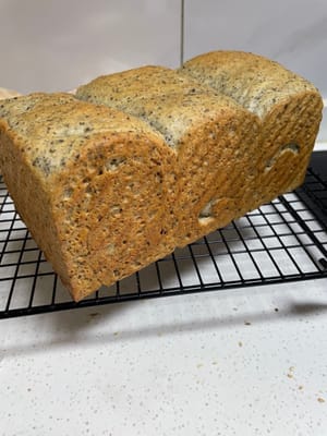 For a loaf pan with a lid: Bake at 200°C (390°F) with both top and bottom heat for 30 minutes. The result will be perfectly square and beautiful.

For a loaf pan without a lid: To prevent burning, adjust the top heat to 110°C and the bottom heat to 230°C (440°F), and bake for the same amount of time. Remember to adjust the temperature slightly according to your oven's characteristics to avoid burning!