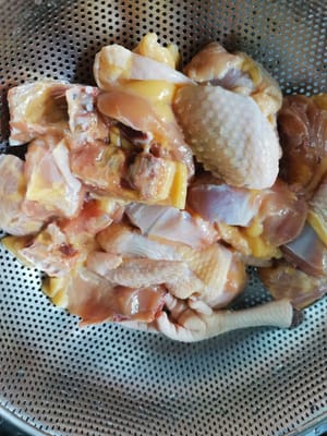 laver soigneusement le poulet puis l'égoutter