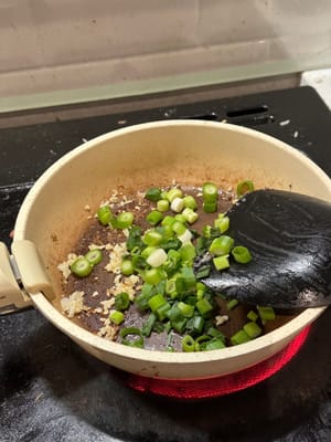 加入切碎的葱，直至变软