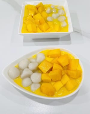 Klebrige Reisbällchen mit Mango