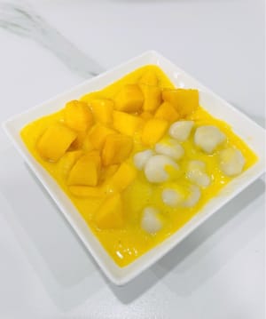 Klebrige Reisbällchen mit Mango