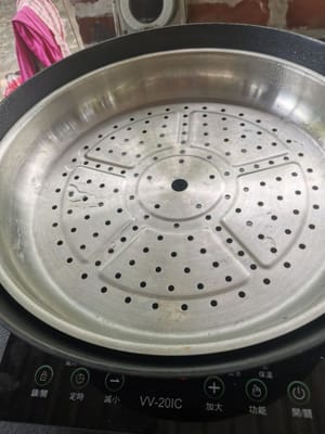 puis préparez une poêle pour la cuisson à la vapeur, attendez que l'eau bout