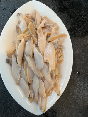 新鮮な薄切りアワビ