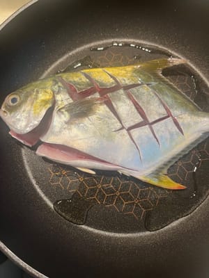 Scaldare la padella, versare l'olio, friggere i bastoncini gialli lavati da entrambi i lati, non è necessario friggere troppo a lungo, friggere 2 lati circa 3 minuti, scolare e mettere da parte