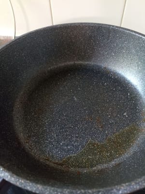 Tambahkan 2tbsp minyak untuk menumis egg yolk