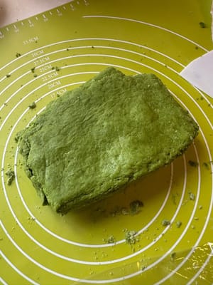 最後一次輕輕壓扁，用保鮮膜包裹，放入雪櫃冷藏30分鐘。