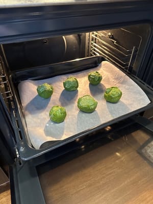 Enfournez et faites cuire à 180 °C pendant 18 minutes.