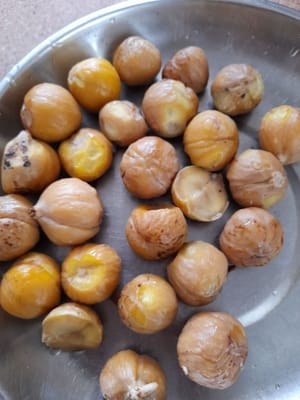 Boil the letchi for ±5 minutes then remove and peel the letchi, set aside.