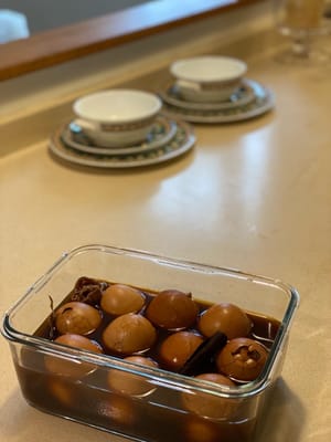 冷めたら容器に移し、冷蔵庫で保存します。一晩または2日間マリネしてからお召し上がりください。