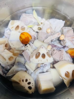 Add ginger slices, candied dates, soaked peanuts, and dried squid to the pressure cooker. My pressure cooker starts venting for 12 minutes. It takes 1.5 hours to simmer over low heat.