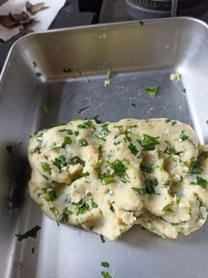 Mescolare bene e impastare fino ad ottenere questo risultato