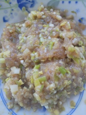 After mixing well, put on gloves and knead the minced meat into a ball.