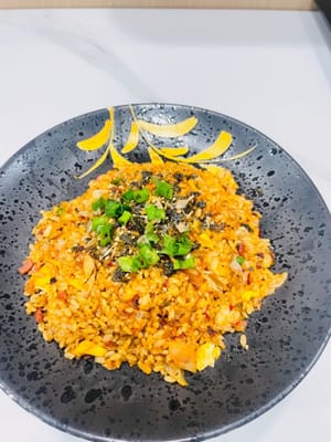 impiattate, cospargete con semi di sesamo e fiocchi di alghe, aggiungete qualche fiocco di bonito e guarnite con qualche cipollotto tritato.

Questa presentazione e questo sapore faranno impazzire qualsiasi ristorante alla moda.