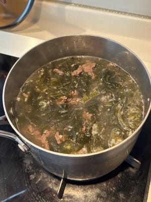 最後，用糖、鹽和豉油調味。