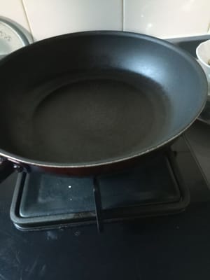 熱いフライパン
