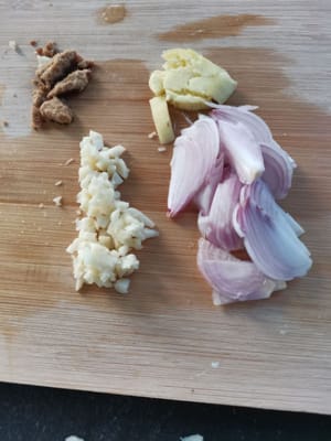 semua bumbu telah diracik