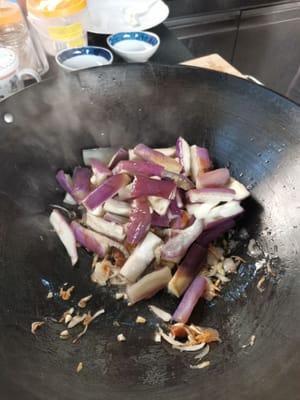 lalu masuk Kan terong, tumis sebentar