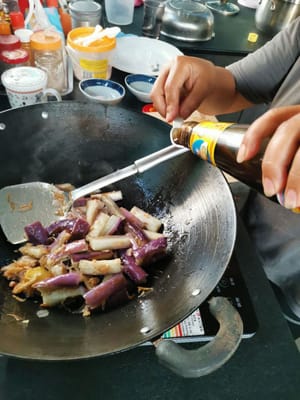 tambahkan garam, saos tiram