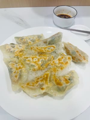 Gire a fuego medio después de abrir la tapa para permitir que el agua del almidón se seque completamente y forme una capa dorada y crujiente similar a una red en el fondo.
