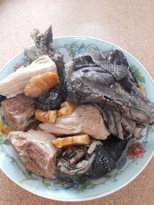 ️️Soupe au poulet noir et au ginseng séché
