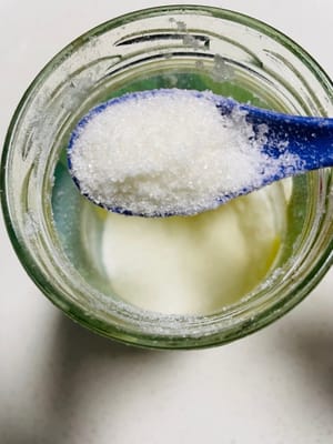 1/4 cucharada de azúcar blanca